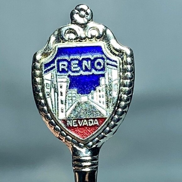 Reno Nevada Souvenir Spoon Scalloped 4 1/4" Silver Tone Enamel Shield Vintage - Picture 2 of 5